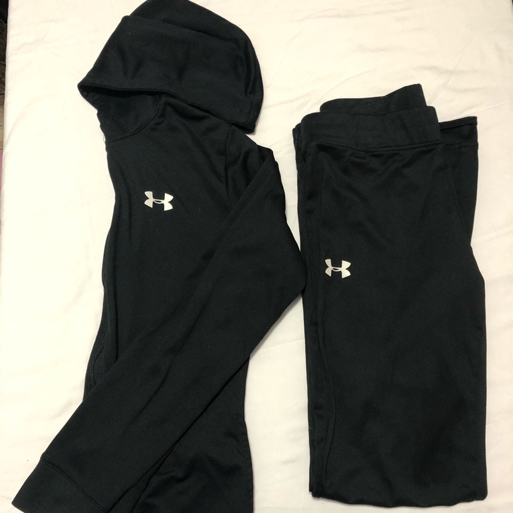 Under Armour 2 pc set/size Medium